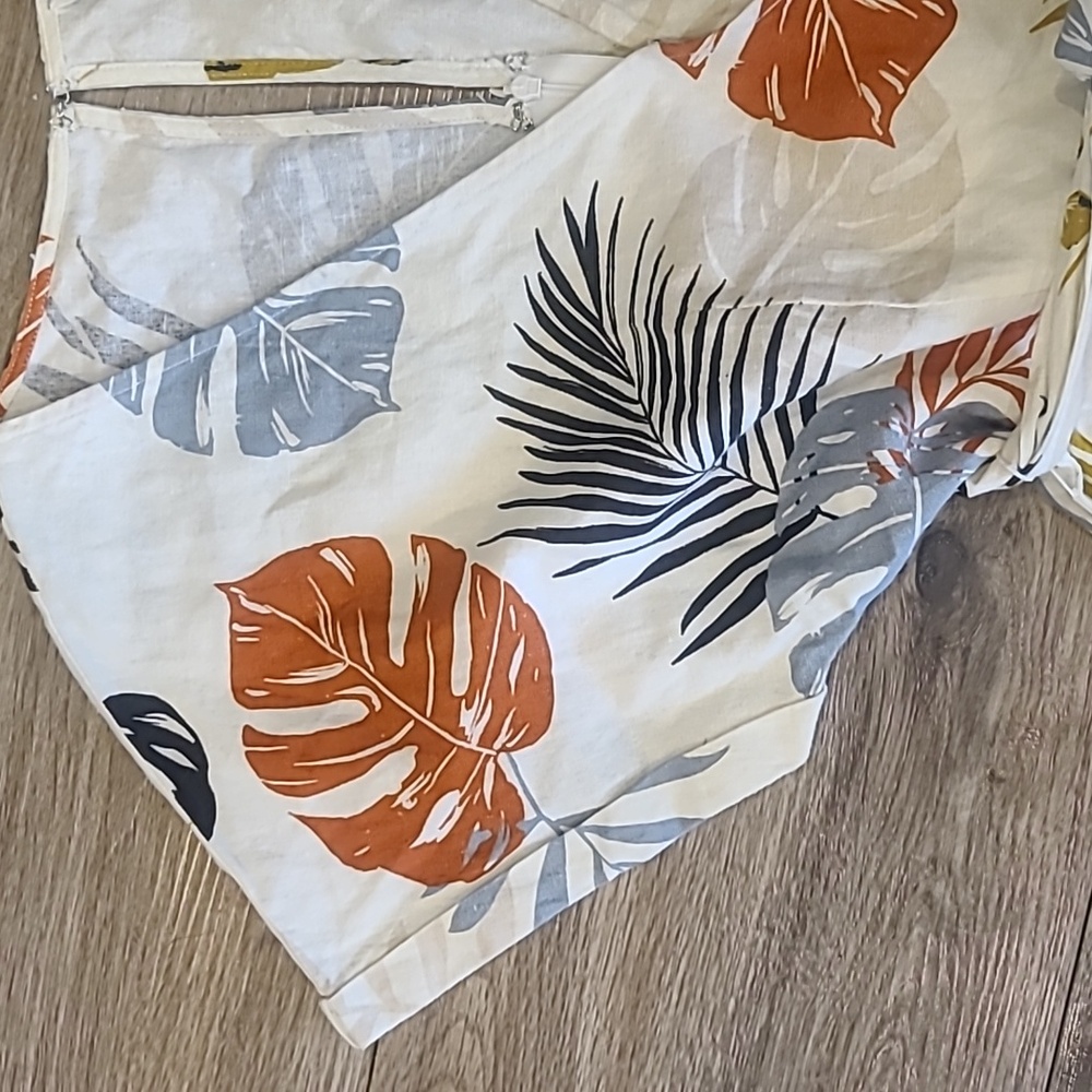 Lush Euc Linen Blend Romper In Cream With a Tropical Print Small - Picture 3 of 11